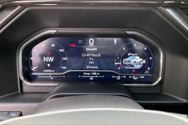 Used 2023 Chevrolet Suburban Premier image 10