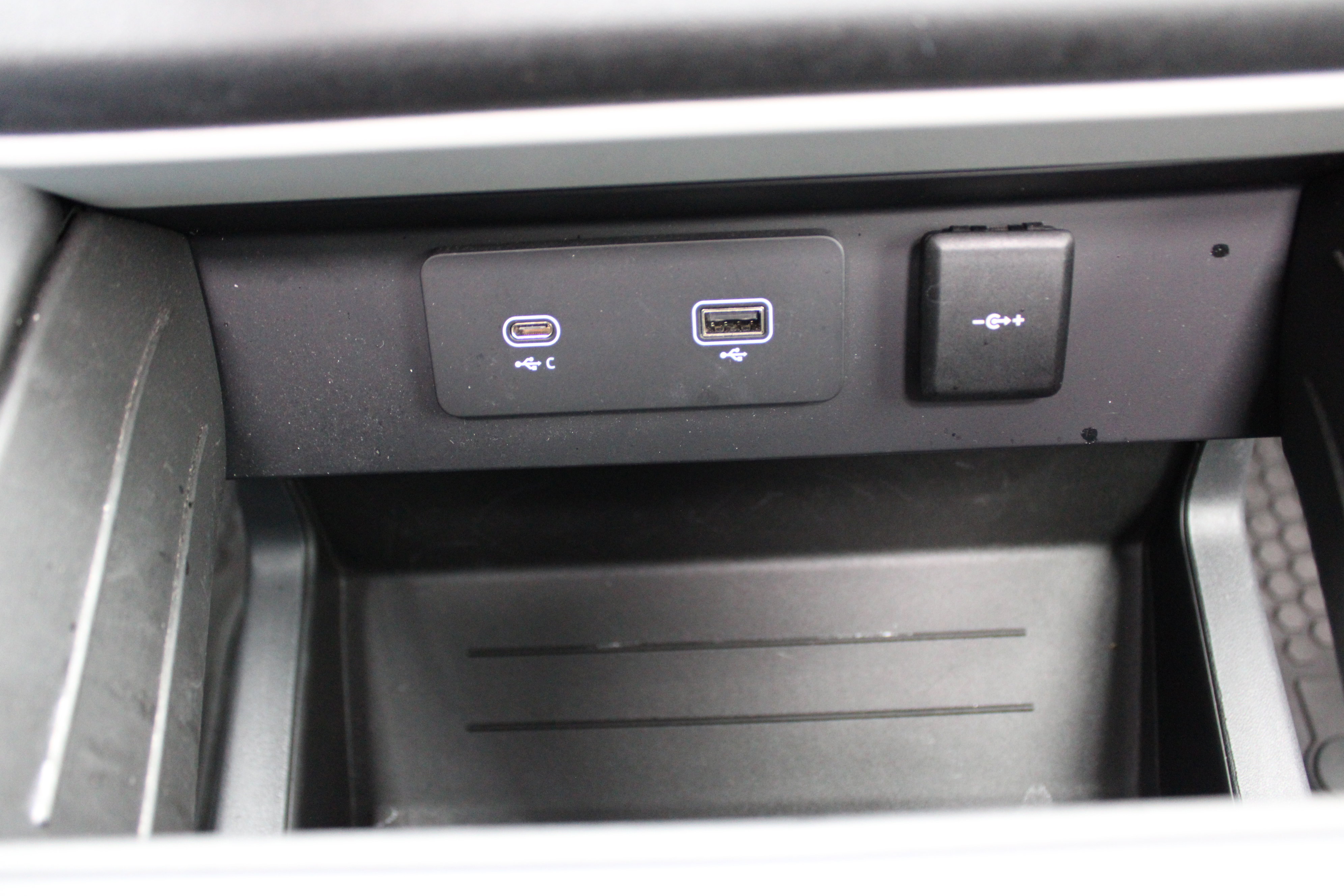 Used 2024 Land Rover Defender 110 S image 29