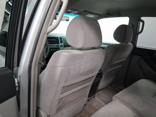 Used 2005 Toyota 4Runner SR5 AWD/4WD image 16