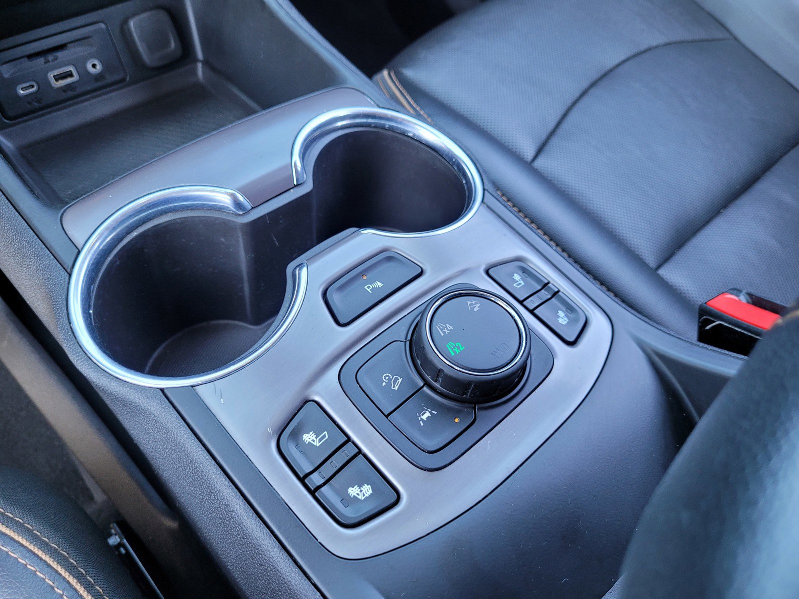 Used 2022 GMC Terrain AT4 w/ Tech Package image 23