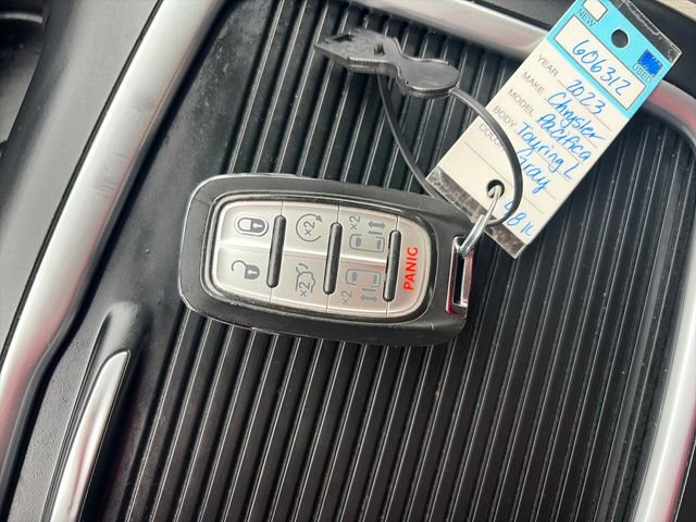 Used 2023 Chrysler Pacifica Touring-L FWD image 54
