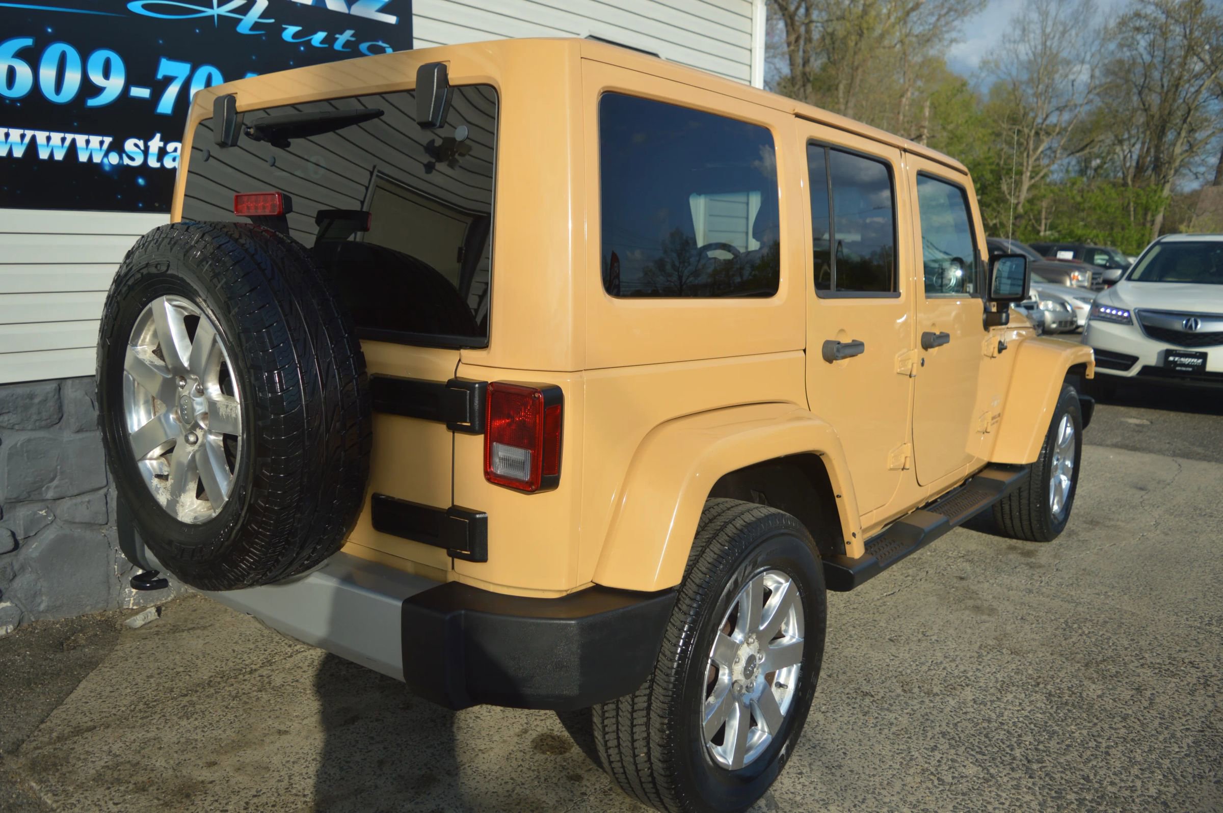 Used 2013 Jeep Wrangler Unlimited Sahara w/ Connectivity Group AWD/4WD image 5