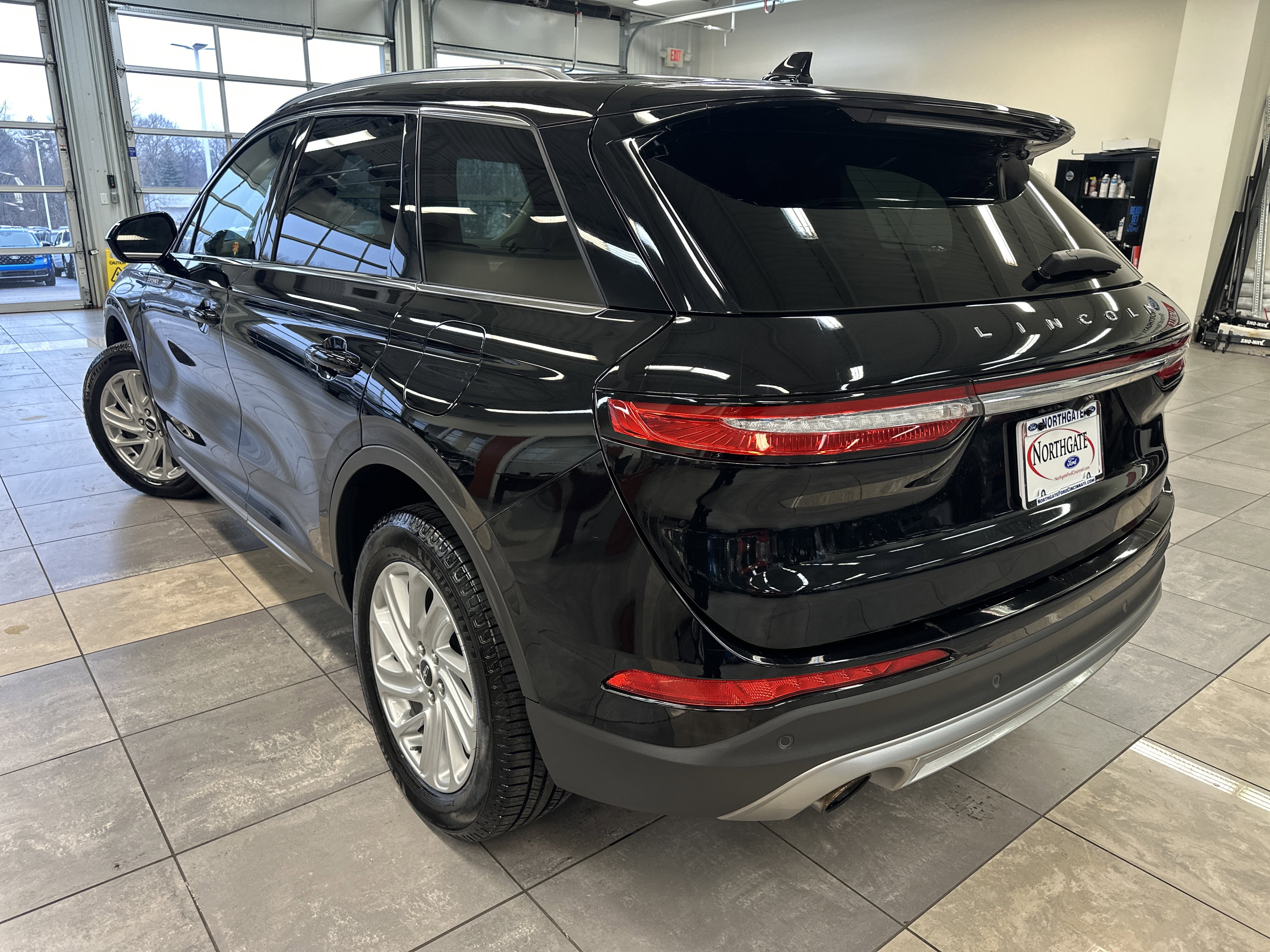 Used 2021 Lincoln Corsair AWD image 12