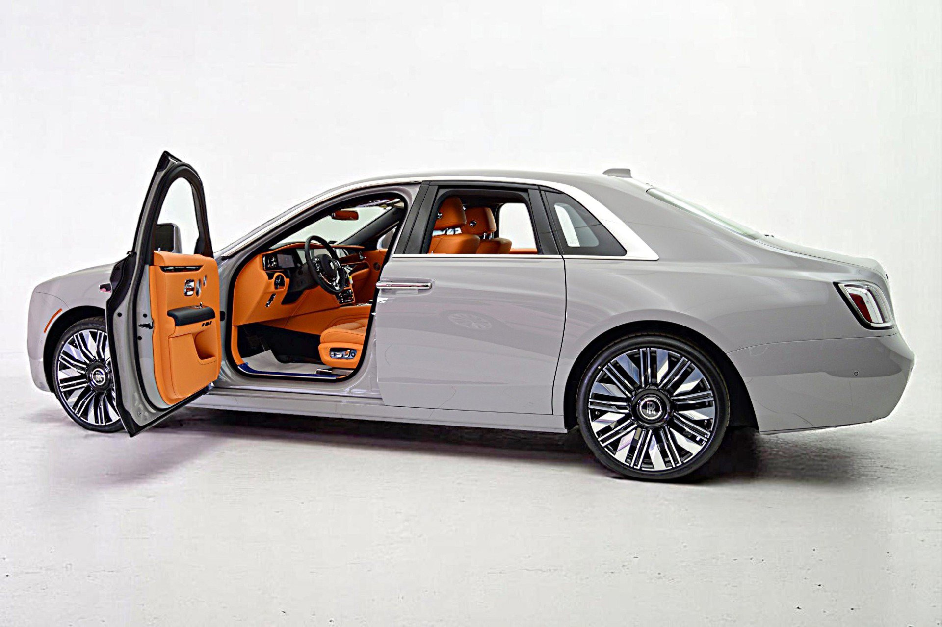 Used 2025 Rolls-Royce Ghost AWD/4WD image 6