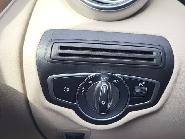 Used 2022 Mercedes-Benz GLC 300 4MATIC image 27