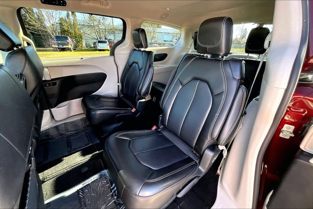 Used 2023 Chrysler Pacifica Touring-L FWD image 22
