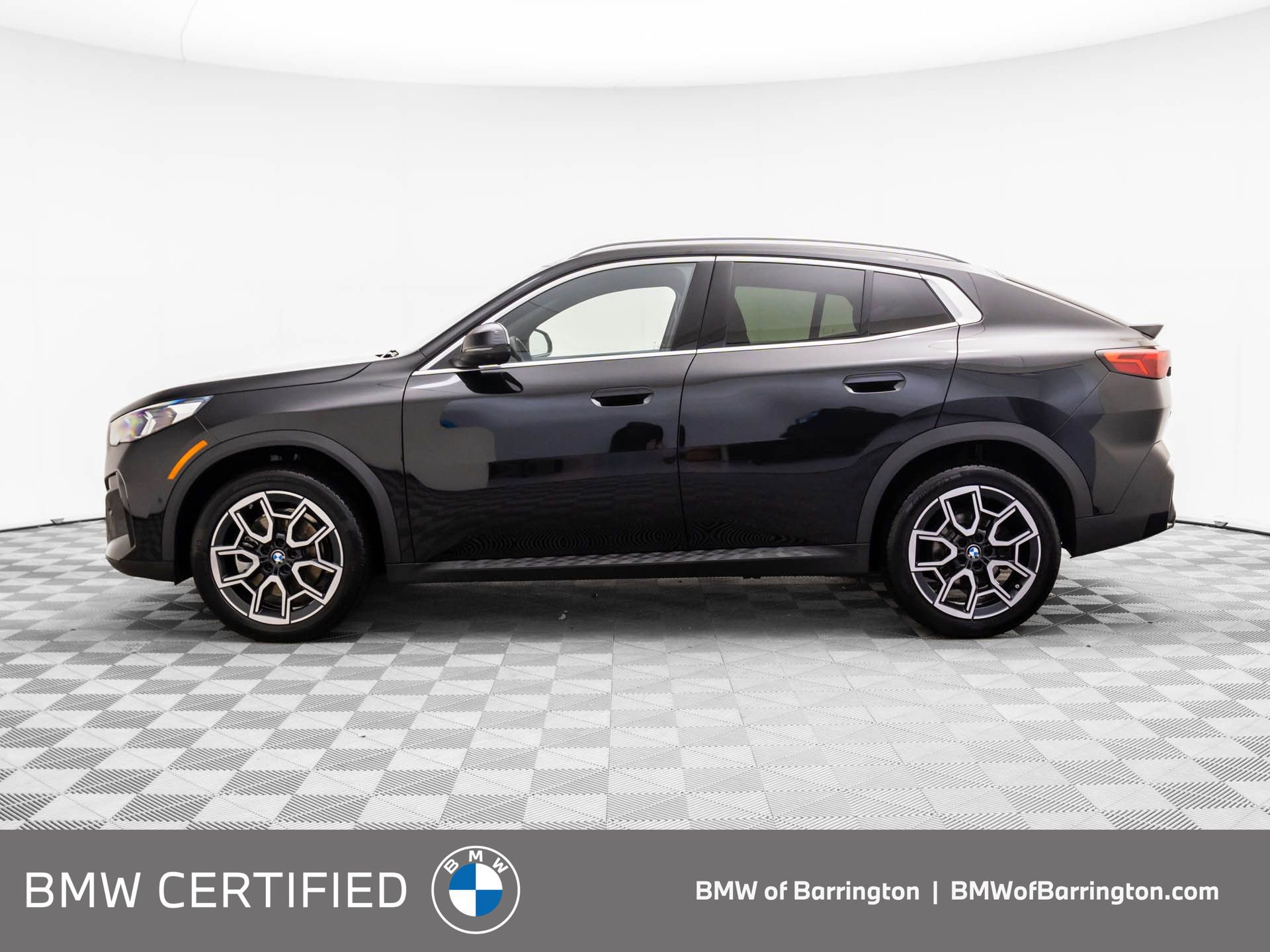 Certified 2025 BMW X2 xDrive28i w/ Premium Package AWD/4WD image 2