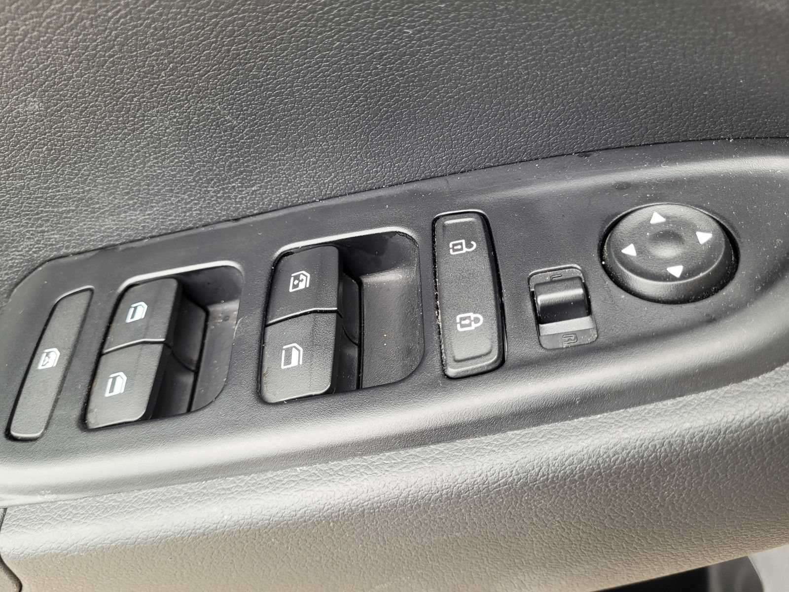 Certified 2026 Hyundai Venue SEL FWD image 23