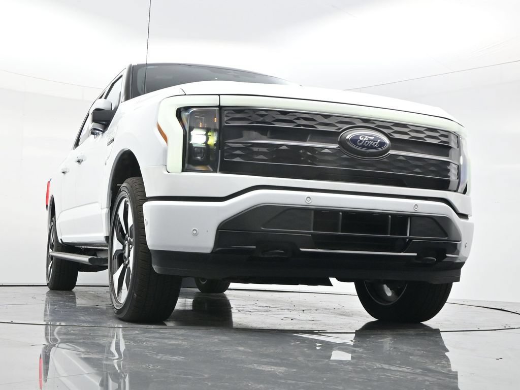 Used 2023 Ford F150 Lightning Platinum AWD/4WD image 44