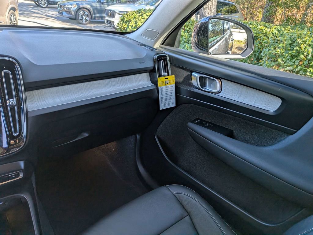 New 2026 Volvo XC40 B4 Core FWD image 17