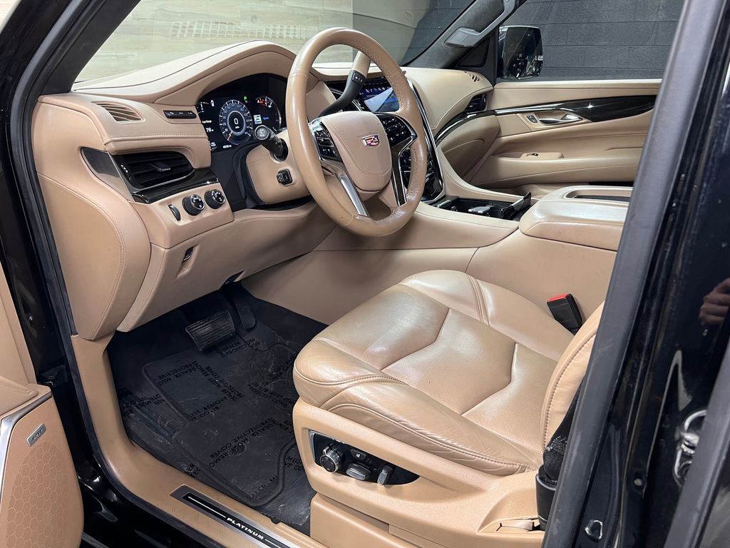 Used 2020 Cadillac Escalade Platinum AWD/4WD image 26