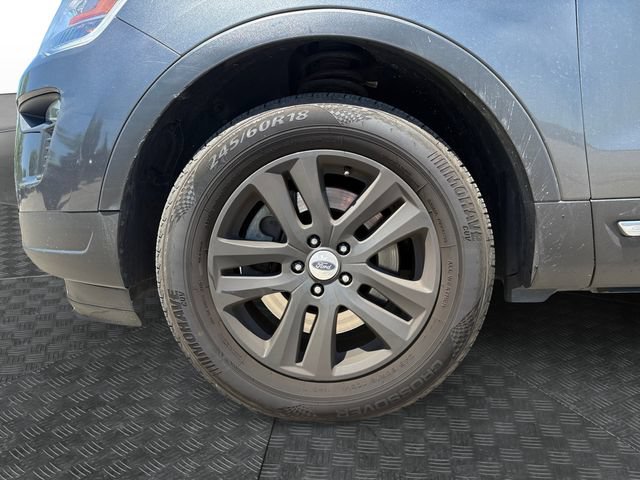 Used 2019 Ford Explorer XLT w/ Equipment Group 202A AWD/4WD image 13