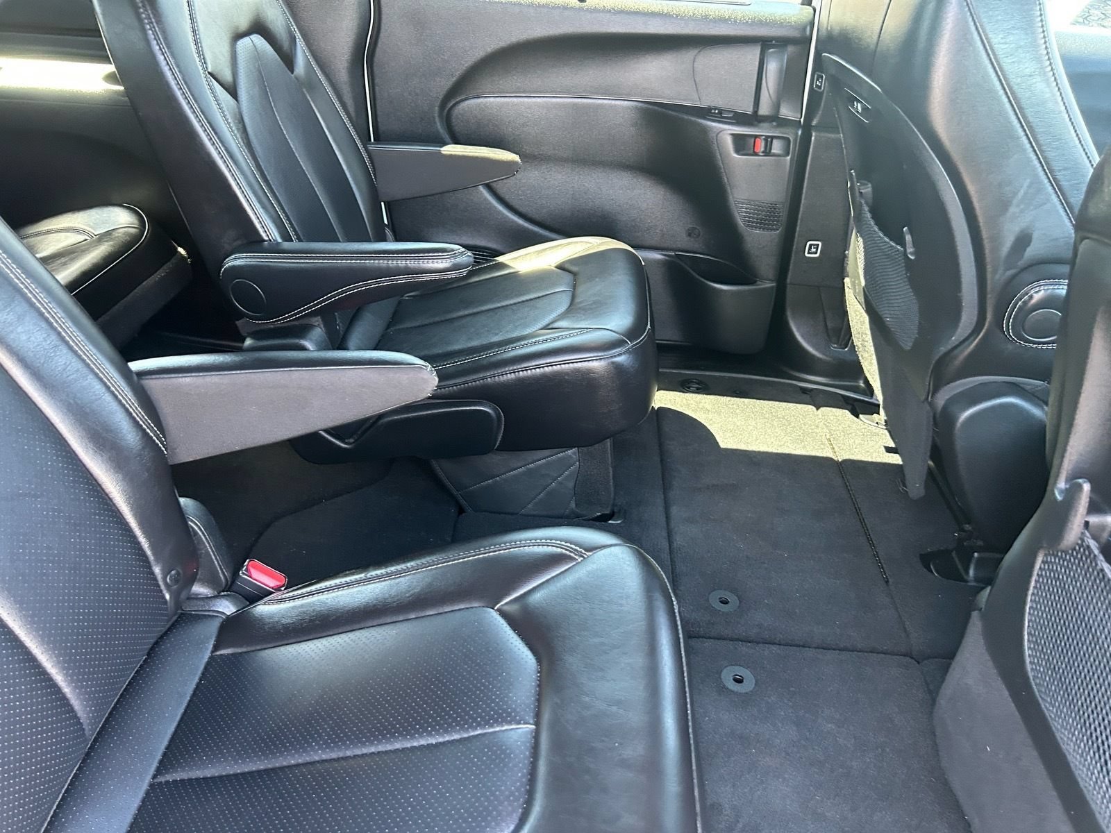 Used 2025 Chrysler Pacifica Select FWD image 15