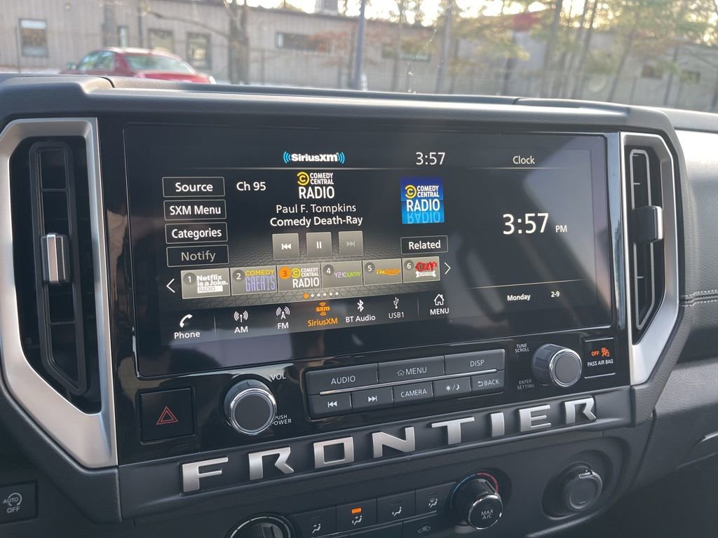 Used 2025 Nissan Frontier SV AWD/4WD image 10