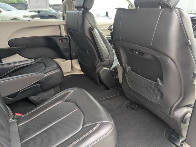 Used 2024 Chrysler Pacifica Touring-L FWD image 19