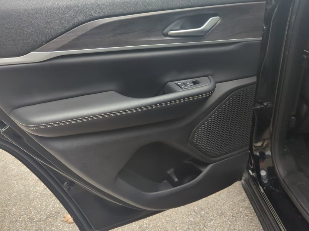 Used 2024 Jeep Grand Cherokee Limited image 27