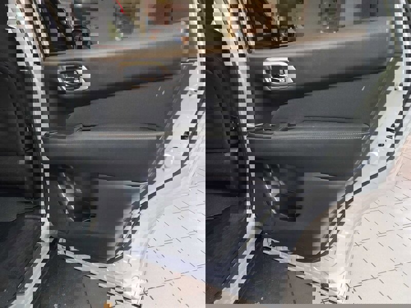 Used 2017 Nissan Pathfinder SV image 18