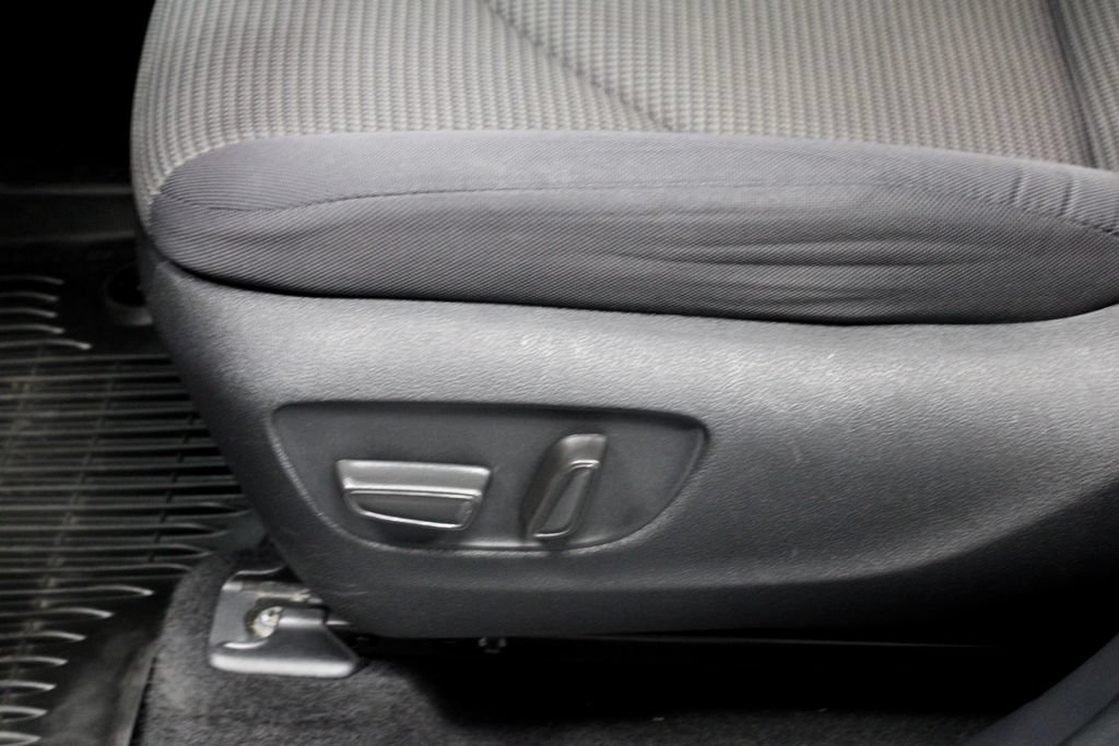 Used 2022 Toyota Highlander LE AWD/4WD image 23