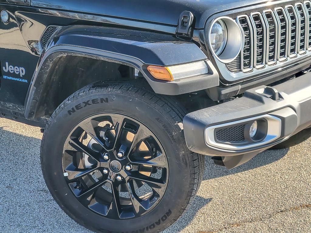 Used 2025 Jeep Wrangler Unlimited Sahara w/ Safety Group AWD/4WD image 4