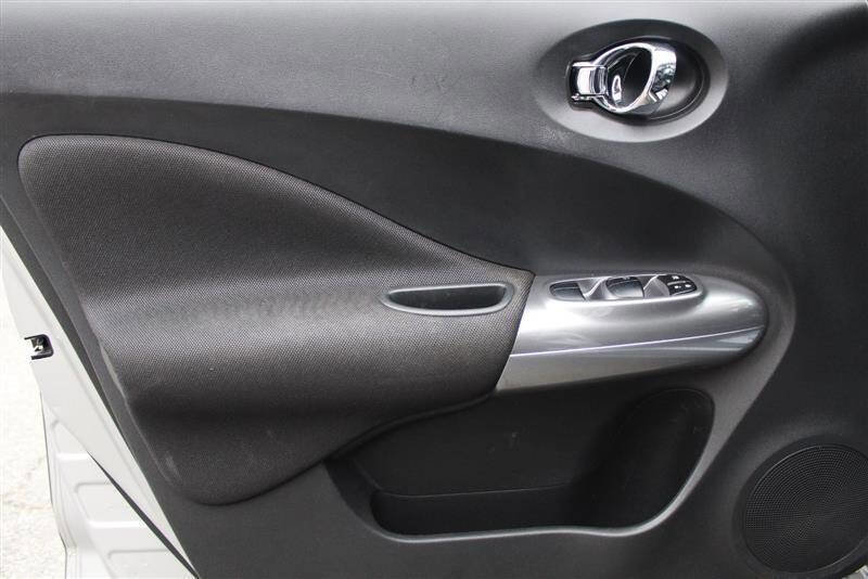 Used 2011 Nissan Juke SL w/ Chrome Pkg image 11