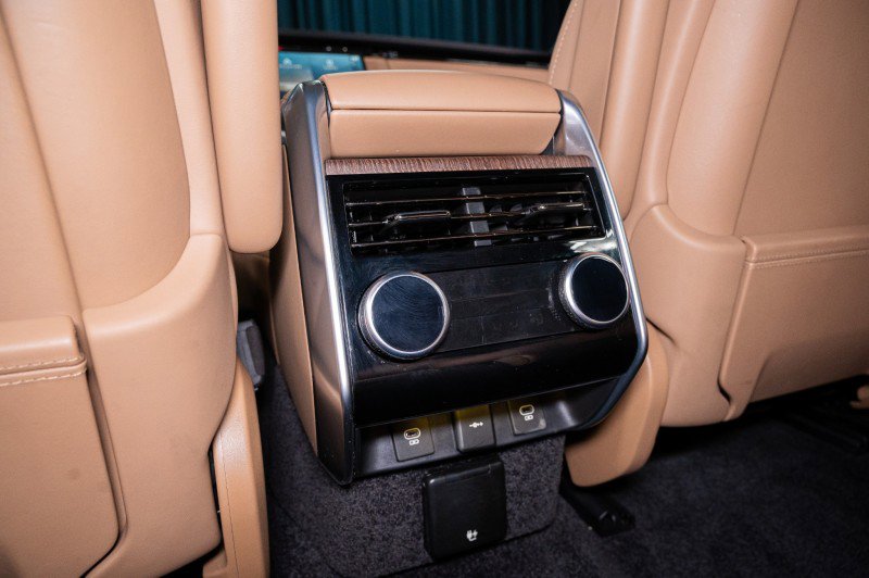 Used 2024 Land Rover Range Rover Long Wheelbase SE image 29