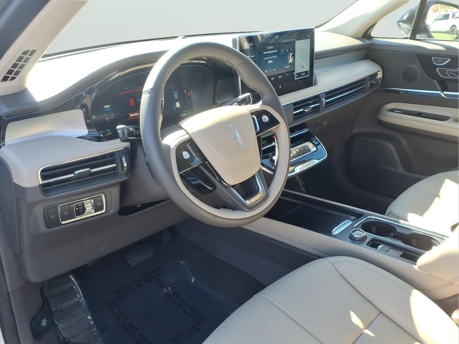 Used 2023 Lincoln Corsair AWD w/ Equipment Group 101A image 7