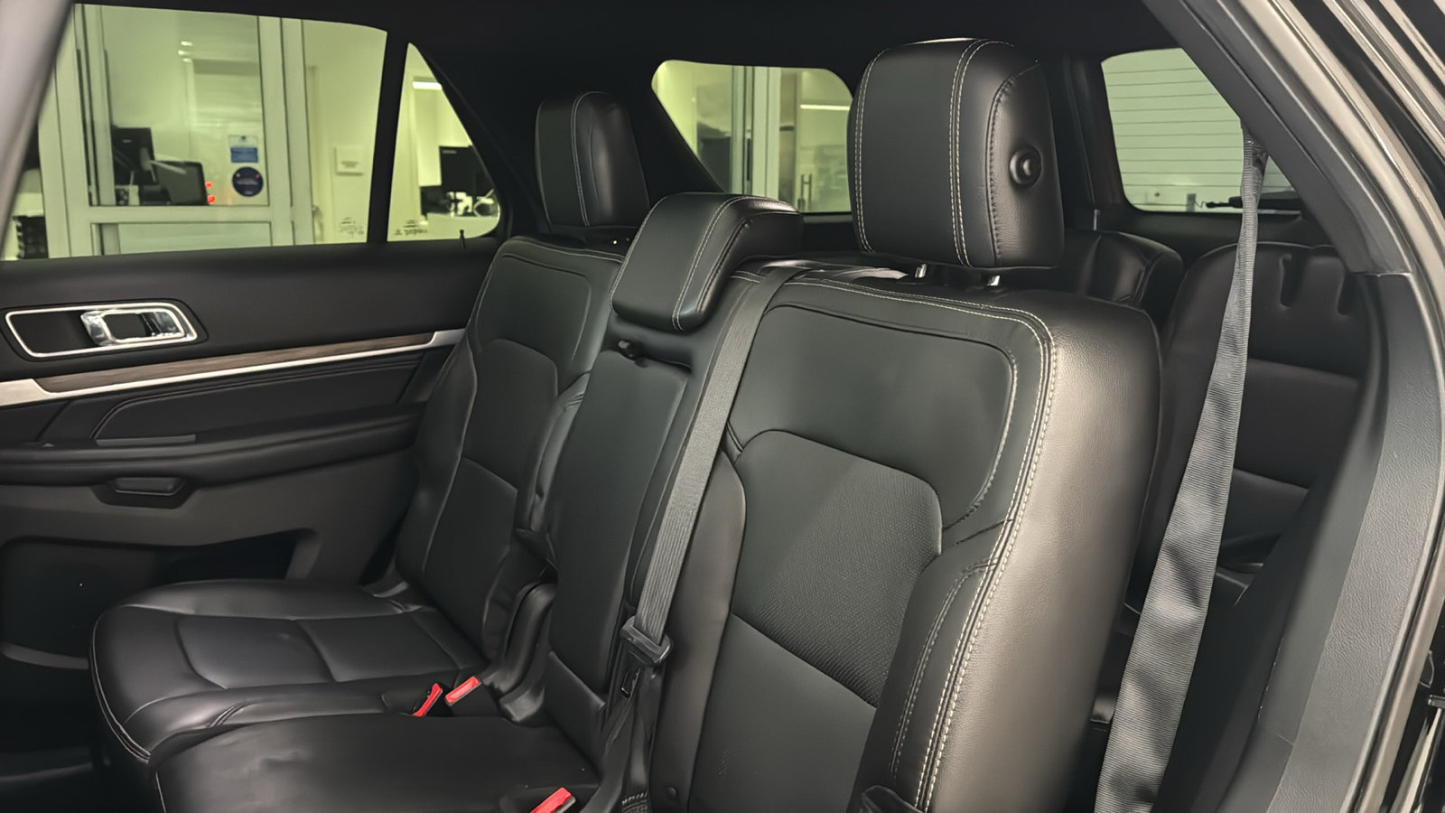 Used 2018 Ford Explorer Limited w/ Equipment Group 301A AWD/4WD image 27
