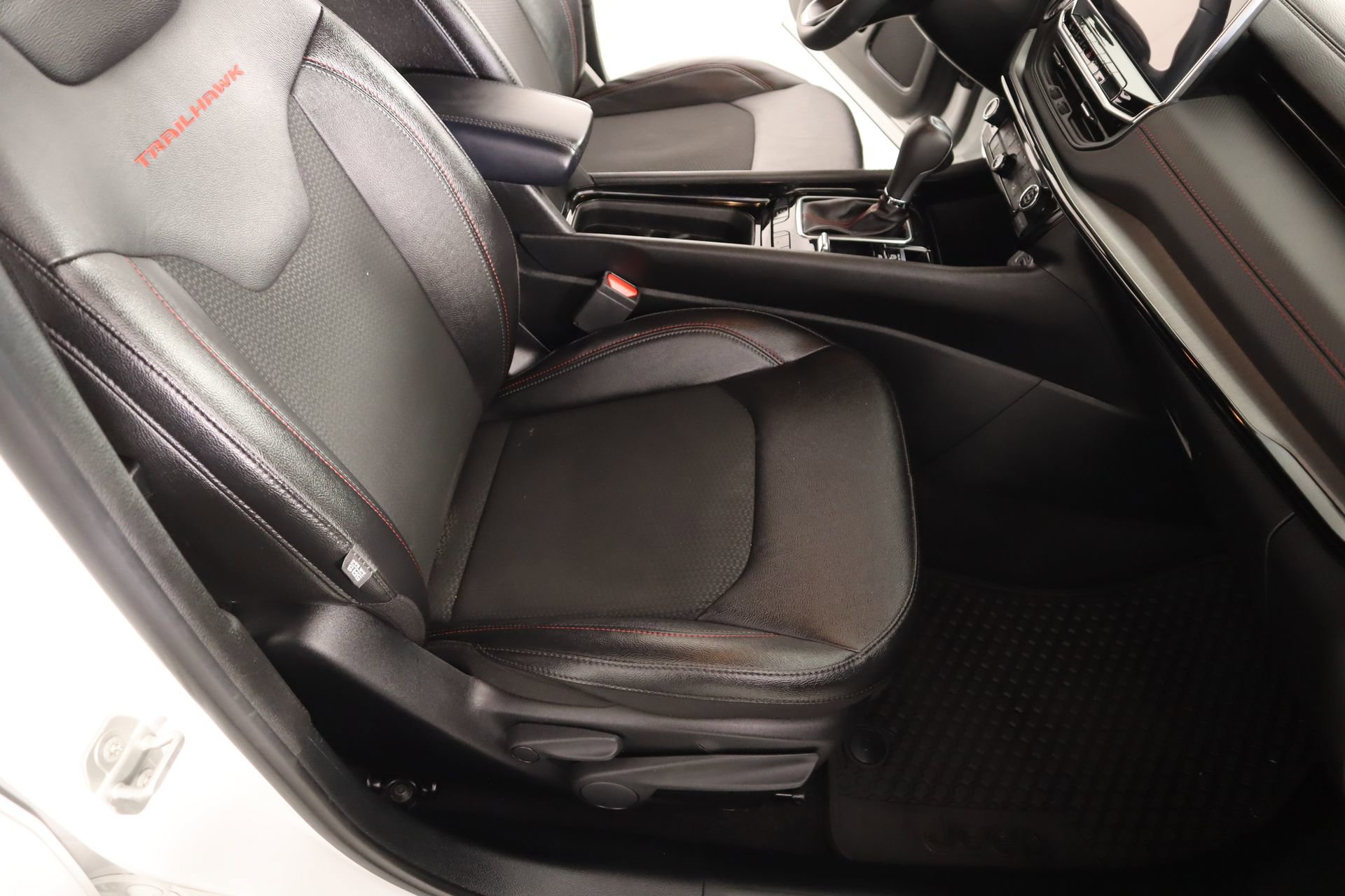 Used 2024 Jeep Compass Trailhawk image 12