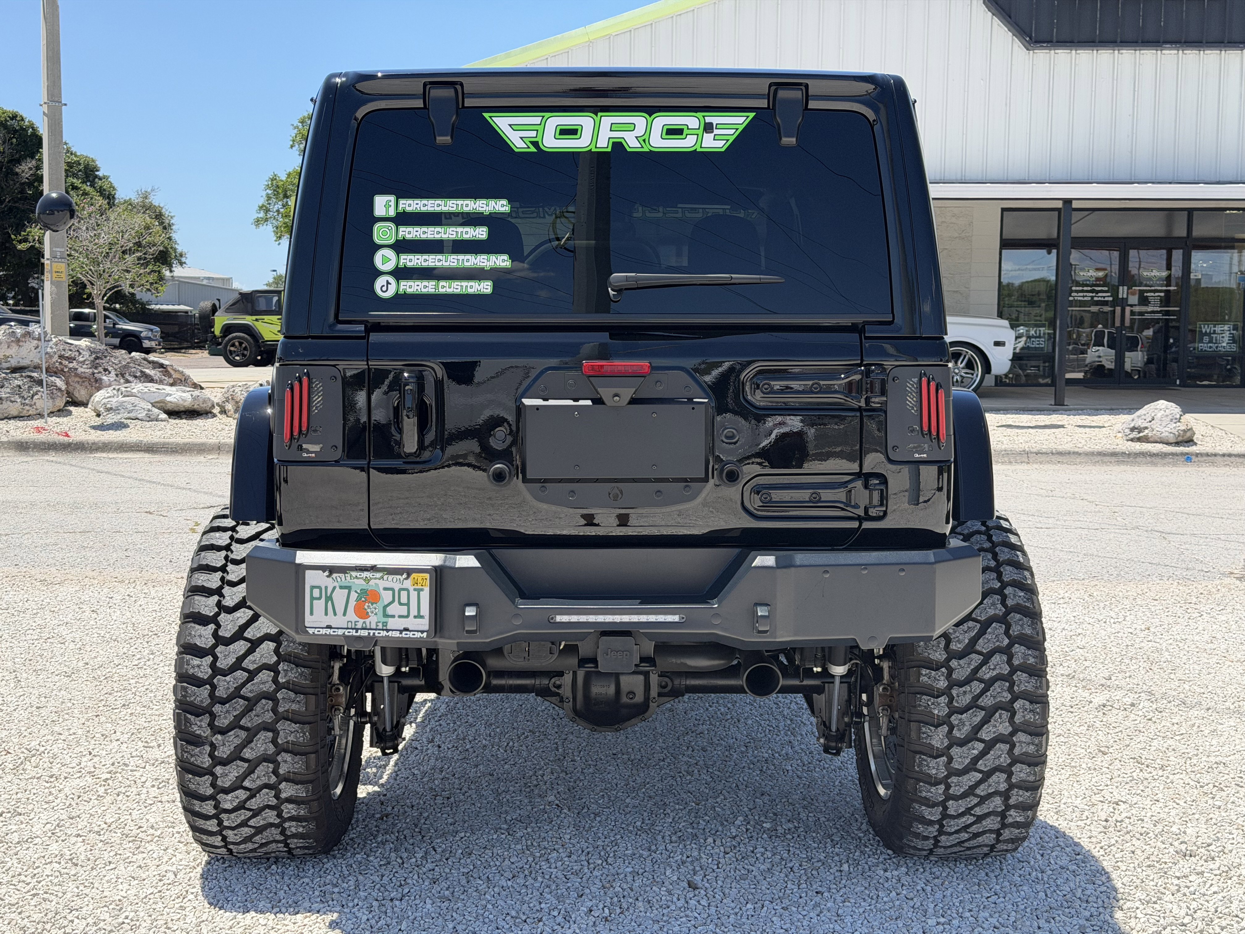 Used 2024 Jeep Wrangler Unlimited Rubicon AWD/4WD image 8