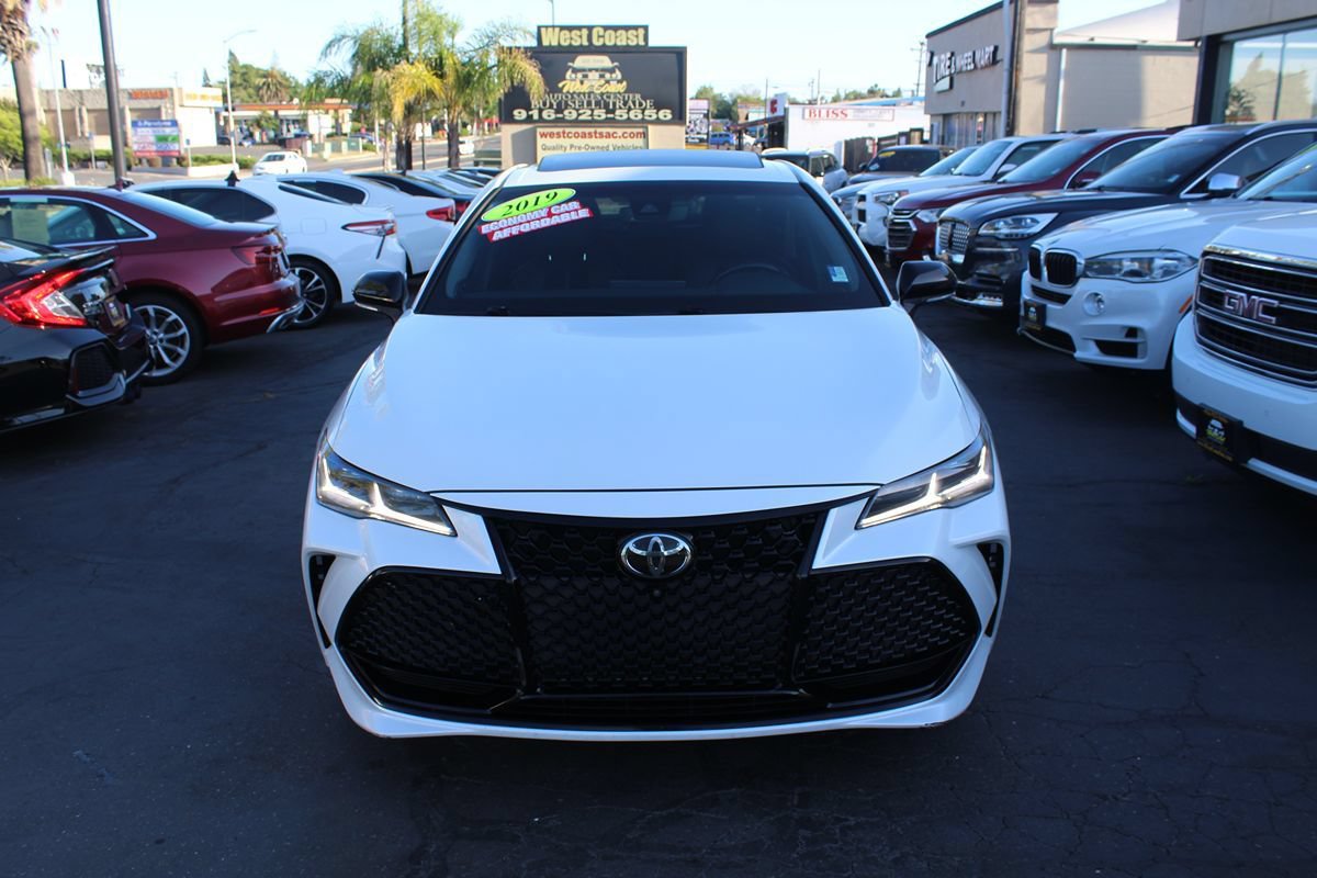 Used 2019 Toyota Avalon Touring w/ Advanced Safety Package FWD image 3