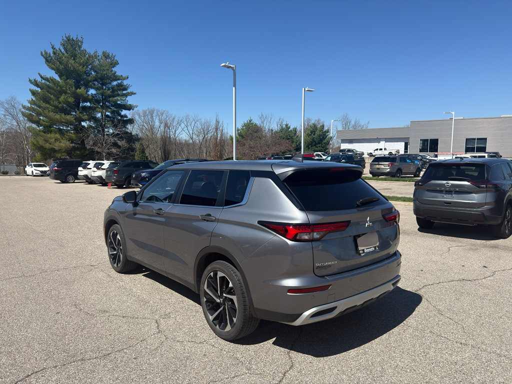 Used 2022 Mitsubishi Outlander SE image 6