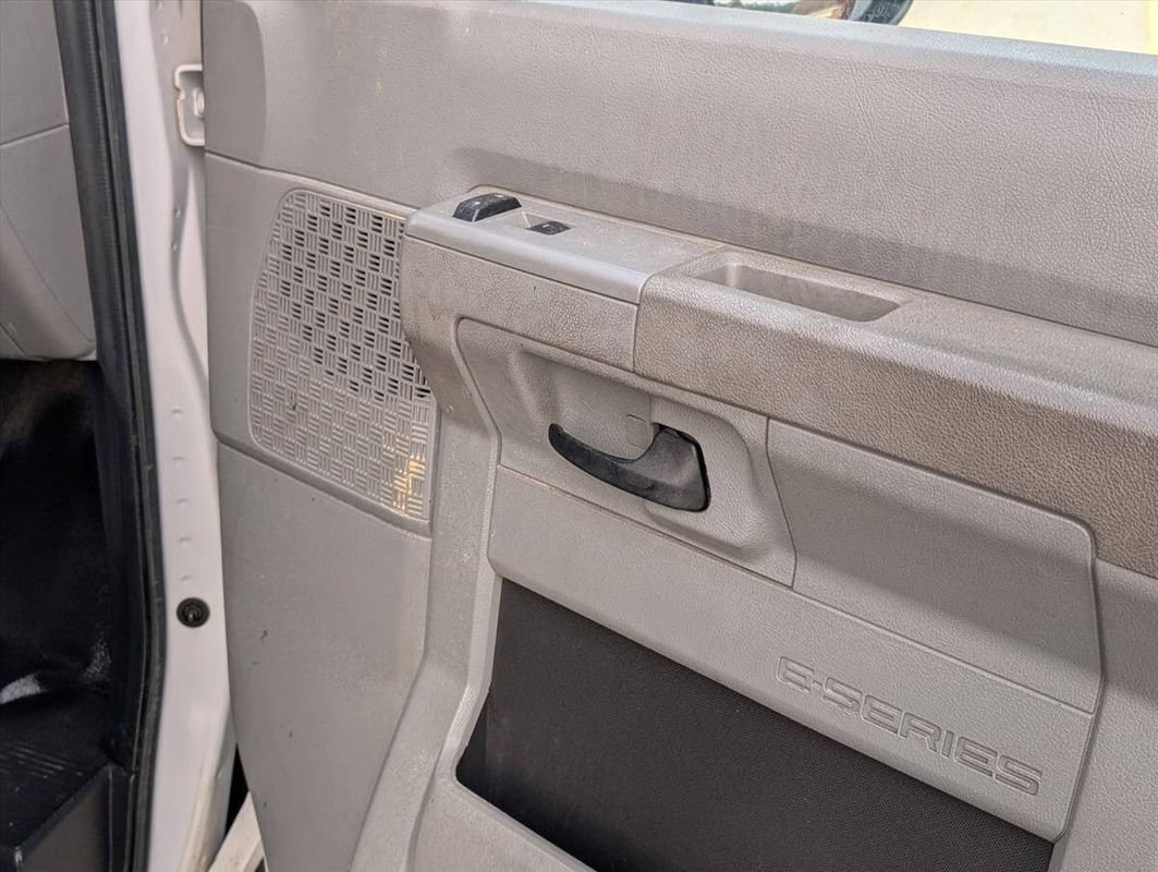 Used 2017 Ford E-450 and Econoline 450 Super Duty RWD image 25
