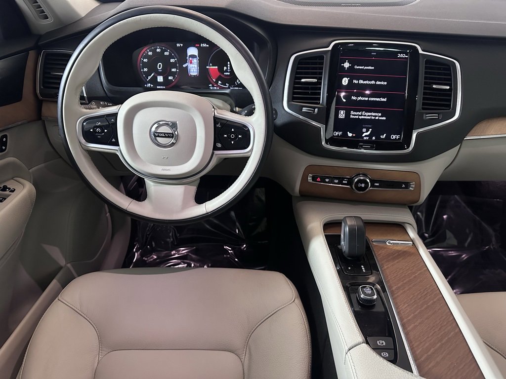 Used 2022 Volvo XC90 T8 Inscription Expression w/ Climate Package image 12