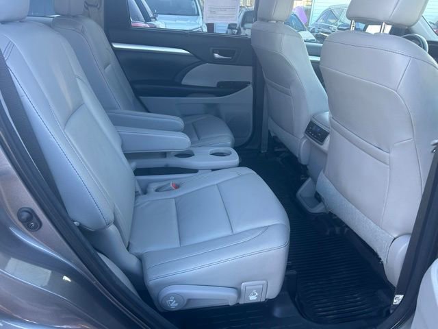 Used 2018 Toyota Highlander XLE AWD/4WD image 21