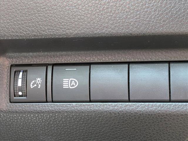 Used 2020 Toyota RAV4 XLE w/ Convenience Package FWD image 11