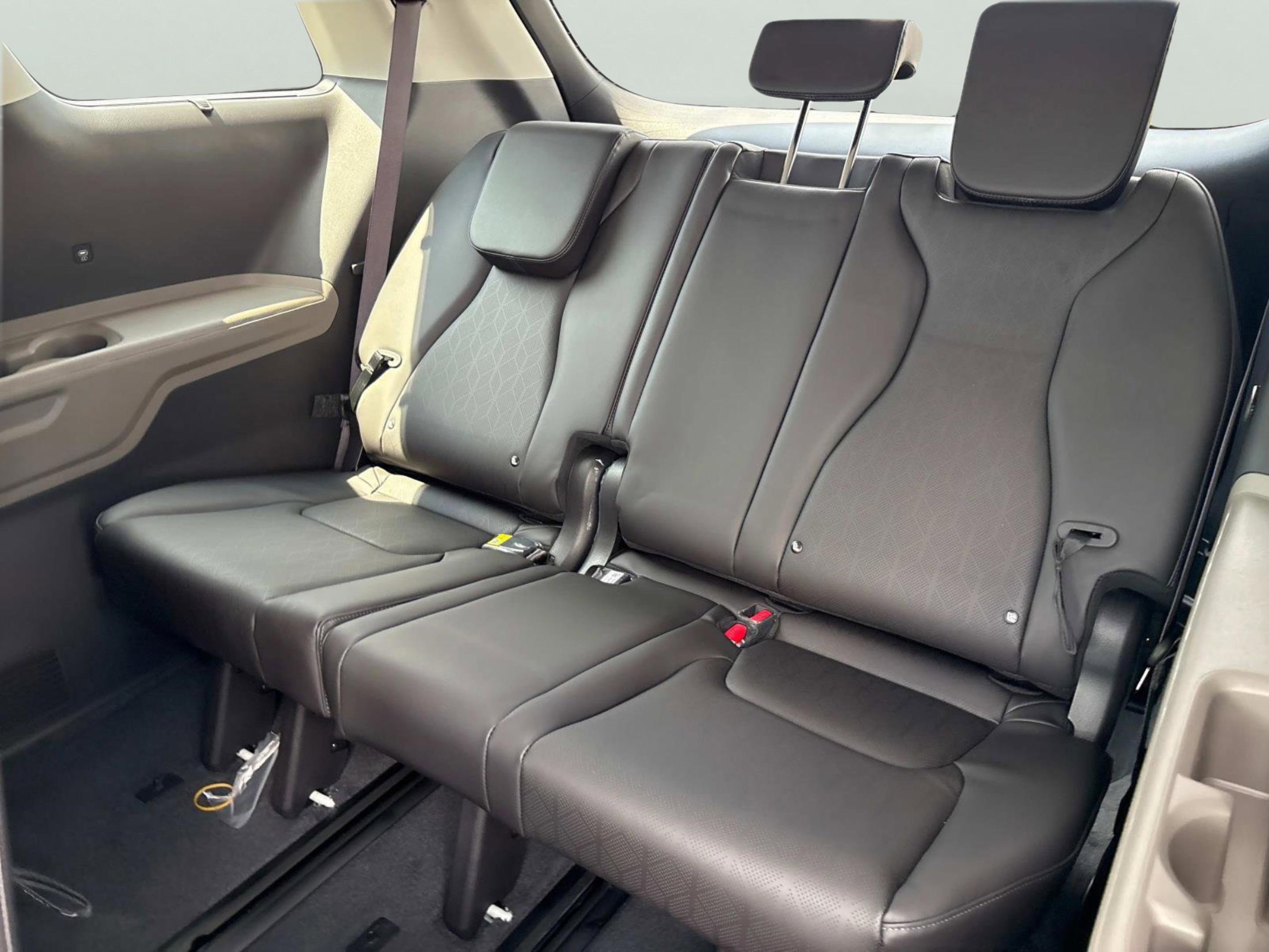 New 2026 Kia Carnival EX image 19