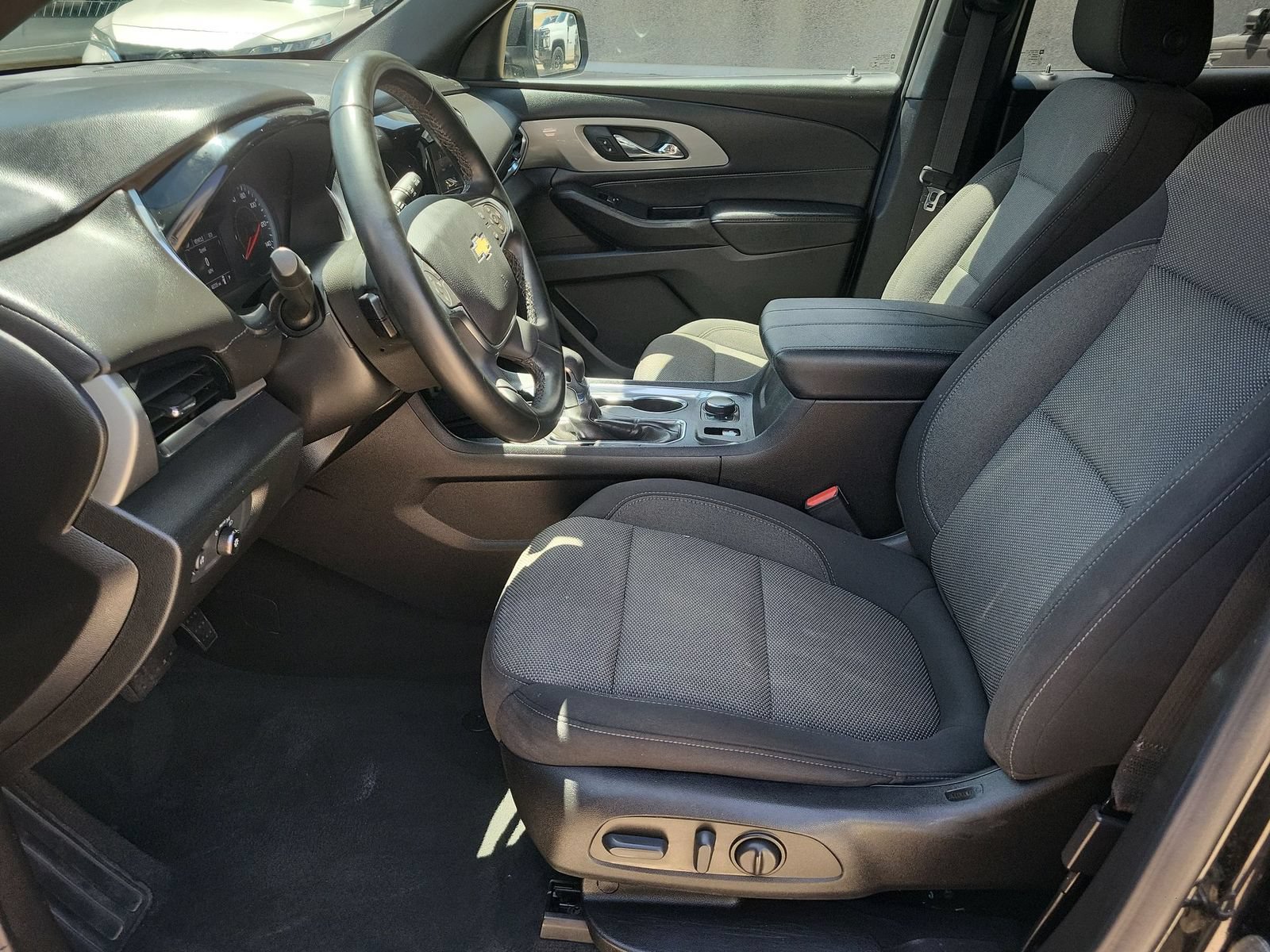 Used 2023 Chevrolet Traverse LT FWD image 18