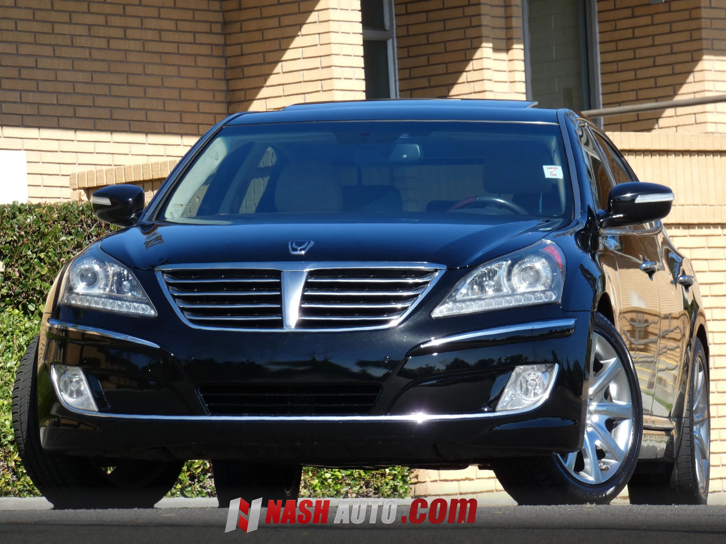 Used 2013 Hyundai Equus Signature RWD image 4