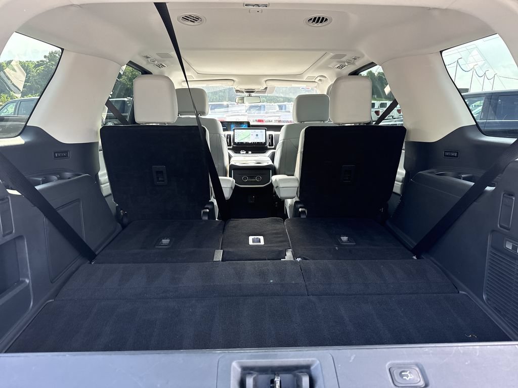 Used 2025 Ford Expedition Platinum w/ Driver's Package AWD/4WD image 18
