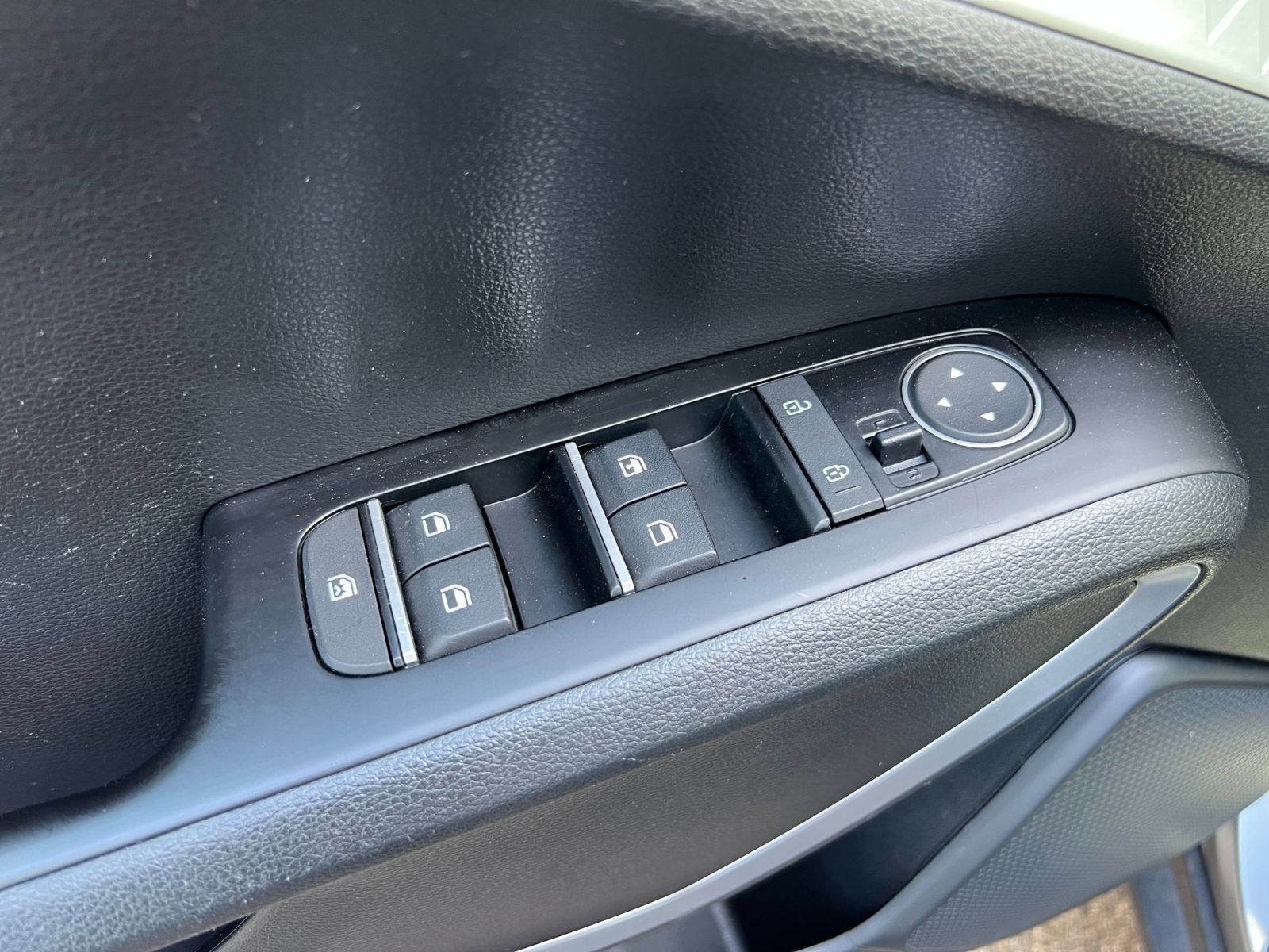 Used 2025 Kia Soul LX w/ LX Technology Package FWD image 18