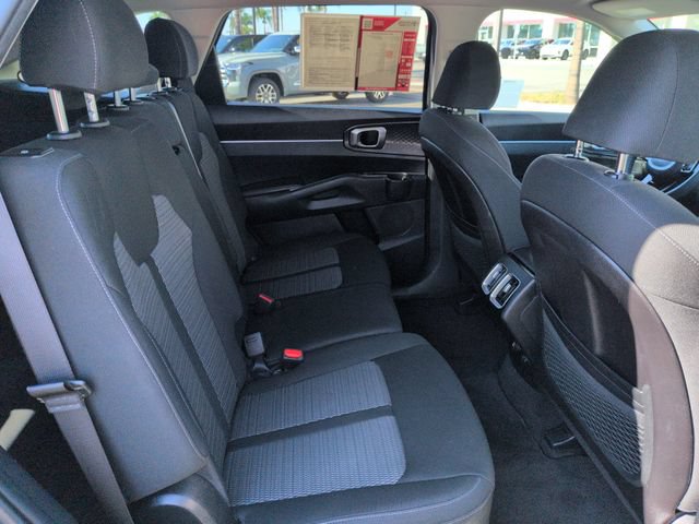 Used 2023 Kia Sorento LX FWD image 17