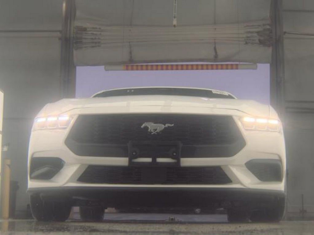 Used 2024 Ford Mustang Premium RWD image 3