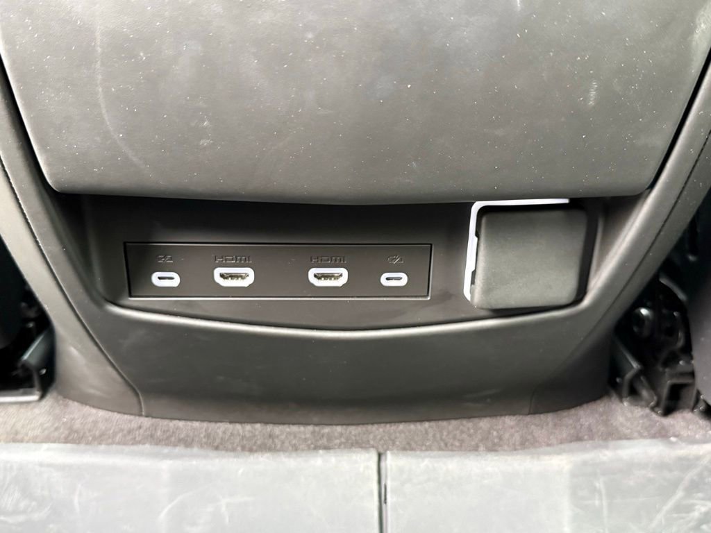 Used 2024 Cadillac Escalade Sport Platinum w/ LPO, ONYX Package AWD/4WD image 45
