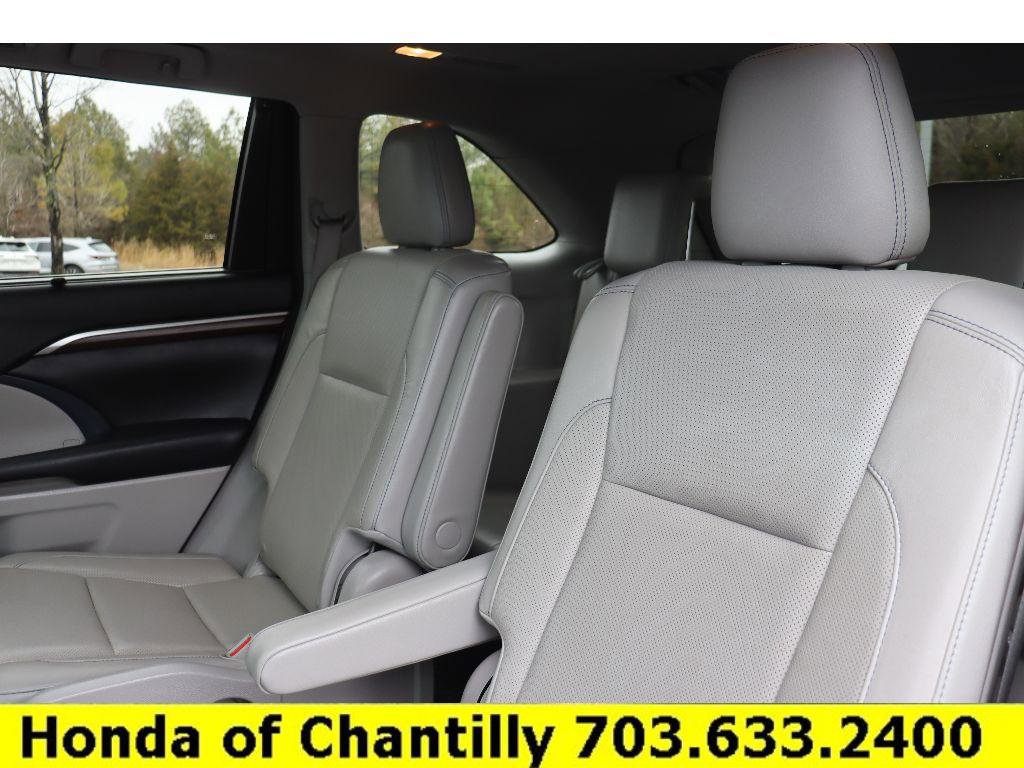 Used 2016 Toyota Highlander Limited image 29