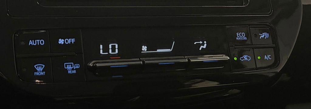 Used 2016 Toyota Prius Four image 19