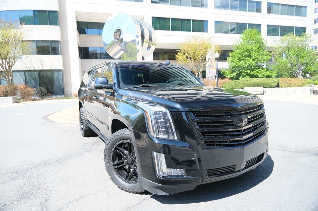 Used 2019 Cadillac Escalade ESV Platinum AWD/4WD image 2