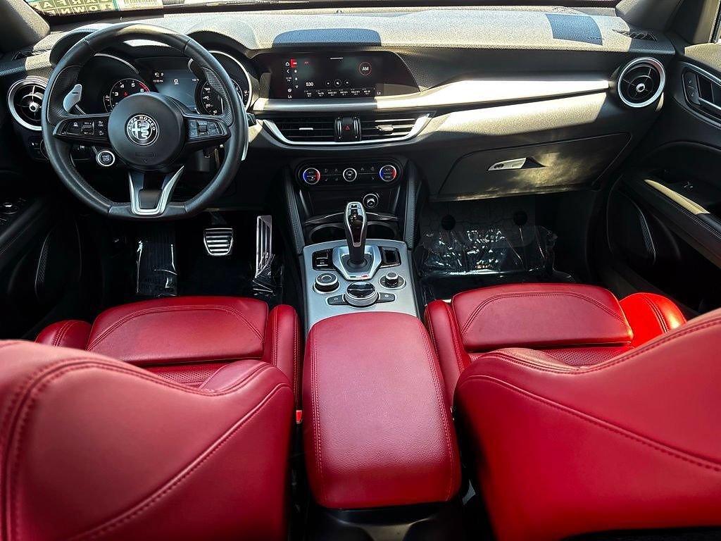 Used 2023 Alfa Romeo Stelvio Veloce AWD/4WD image 11