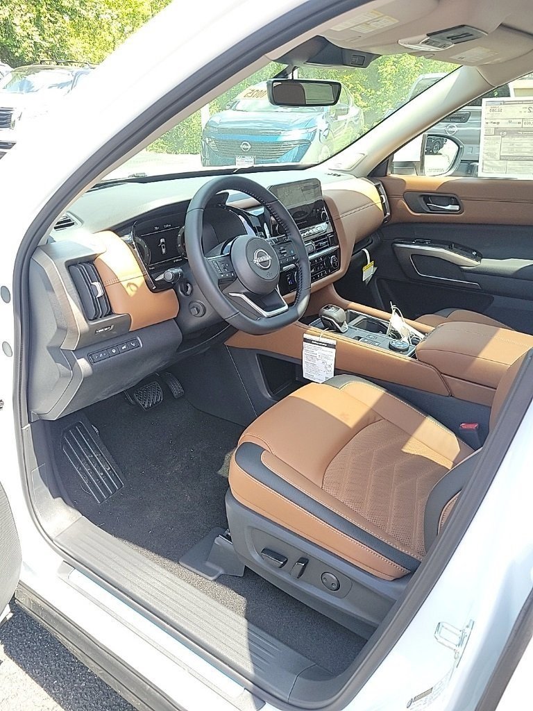 Certified 2025 Nissan Pathfinder Platinum w/ Cargo Package image 19
