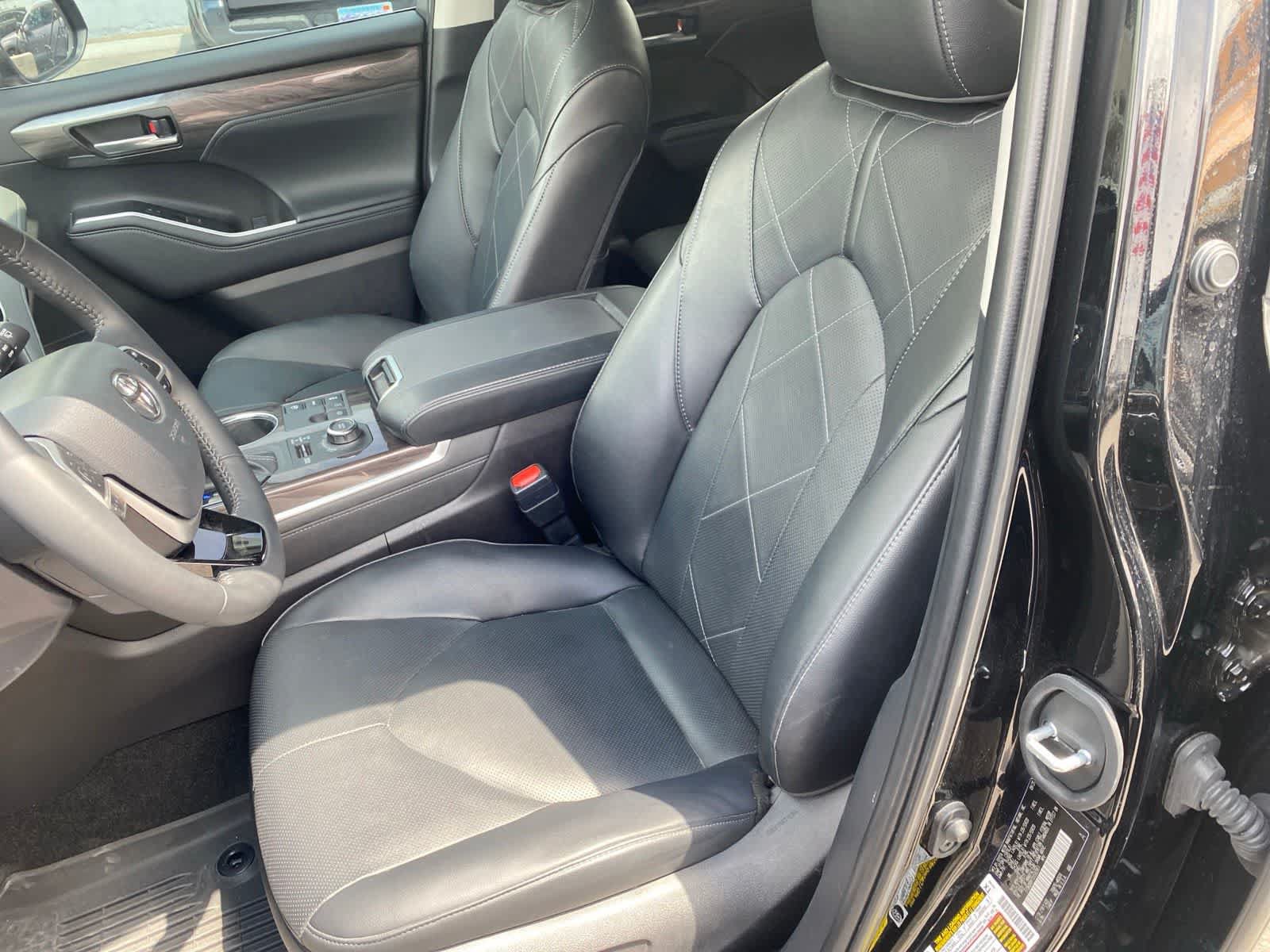 Used 2025 Toyota Highlander Platinum AWD/4WD image 12