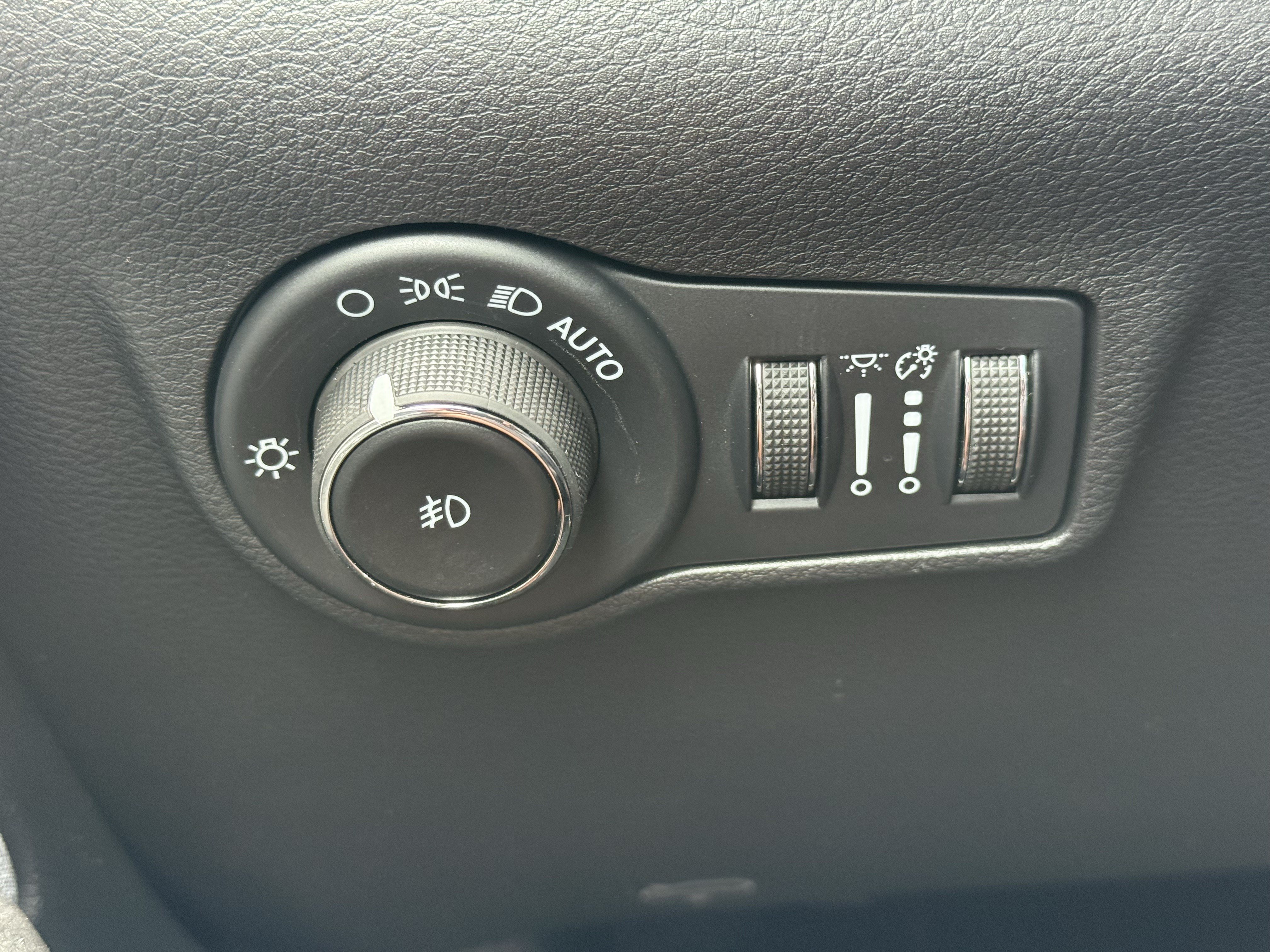 New 2026 Jeep Compass Latitude AWD/4WD image 28